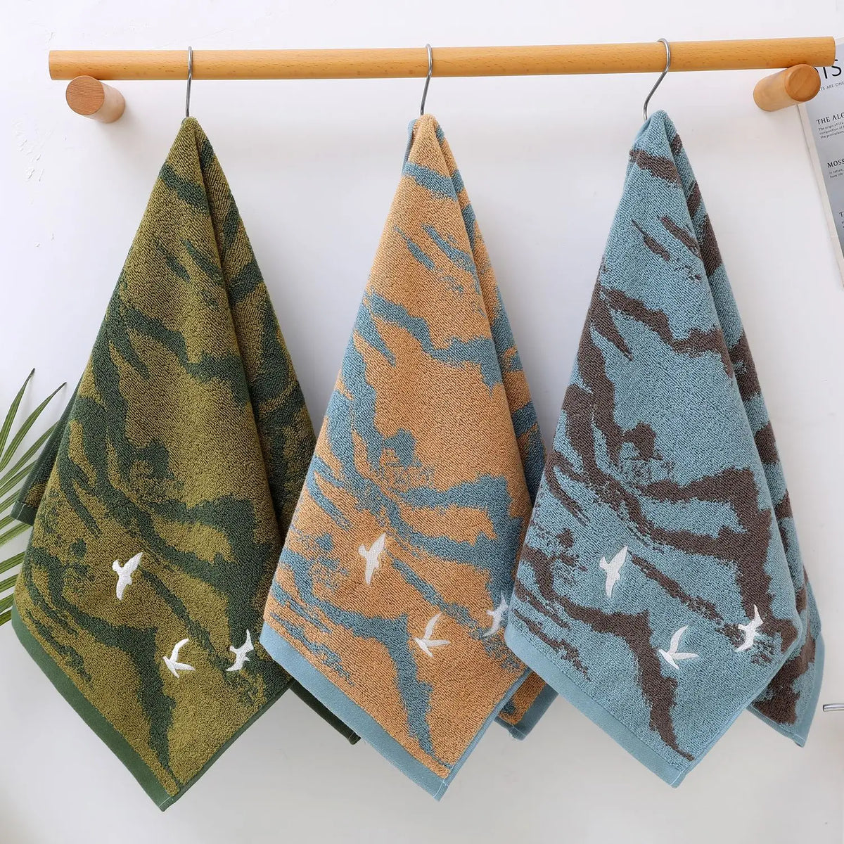 Jacquard Cotton Towel Set of 4, Thick Absorbent Bathroom Towels, Yarn Dyed Pure Cotton, 3 Colors, 14x28in