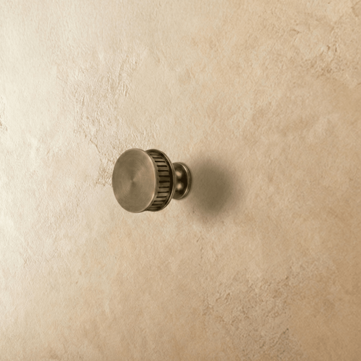 Fluted Solid Brass Cabinet Knobs & Drawer Pulls, Vintage Kitchen & Wardrobe Hardware, Antique Brass Finish, Set of 2, 1.2-7.5in