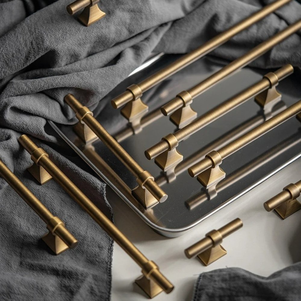 Antique Brass-Finish Cabinet Knobs & Drawer Pulls, Vintage Kitchen & Dresser Hardware, Aged Ergonomic Grip, Set of 2 Pieces, 2.4-12.6in