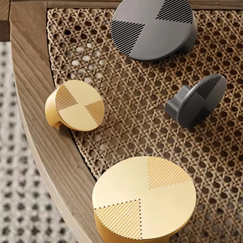 Etched Zinc Alloy Cabinet Knobs, Modern Kitchen & Wardrobe Hardware, Textured Curved Backplate, Set of 2 in Black & Brass, 2.1-3.3in