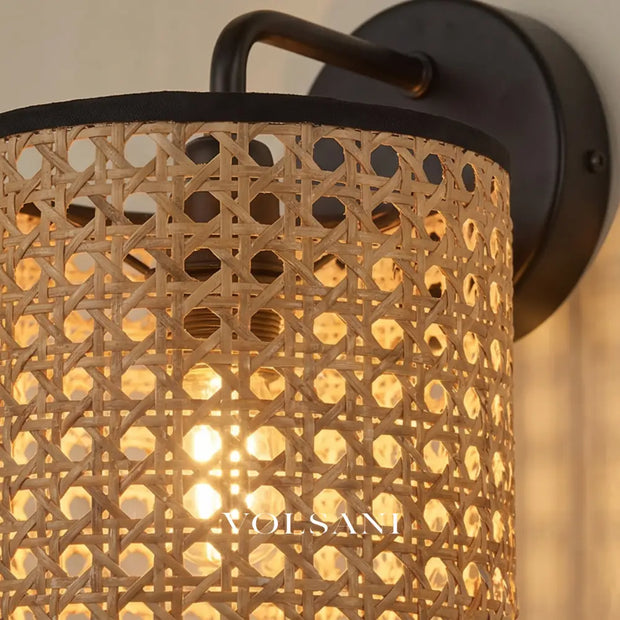 HARU: Handgemaakte Rotan Wandlamp - Volsani