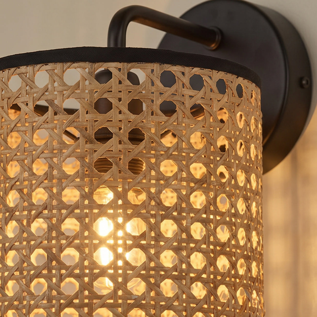 HARU: Handgemaakte Rotan Wandlamp