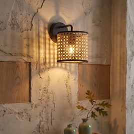 HARU: Handgemaakte Rotan Wandlamp