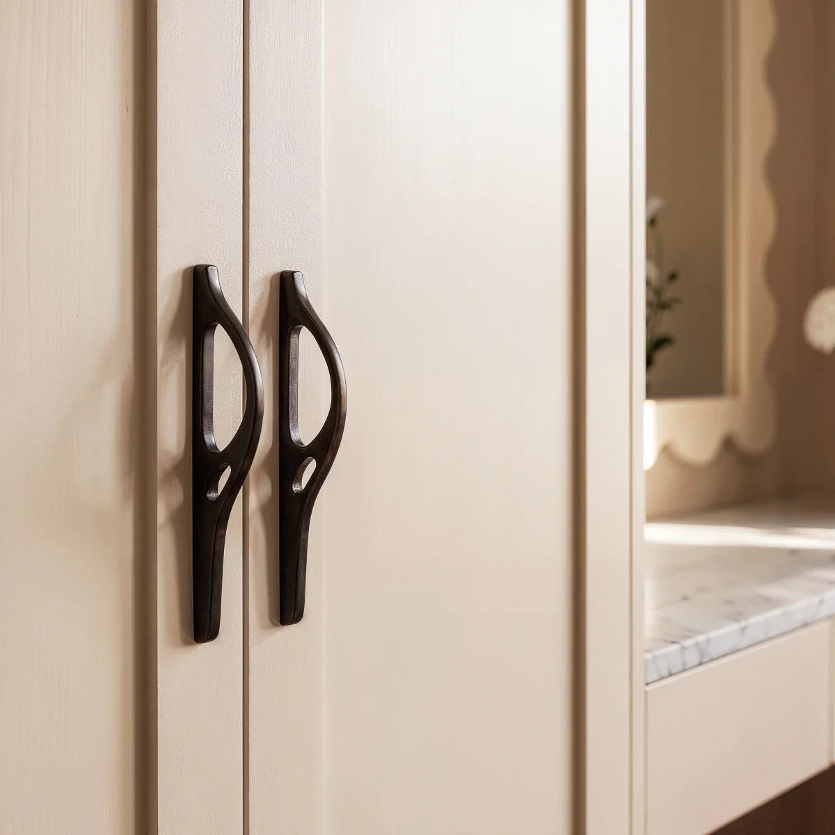 Zinc Alloy Drawer Pull Bars, Modern Kitchen & Wardrobe Cabinet Hardware, Smooth Curved Finish, Set of 2 in 4 Colors, 3.7-5in