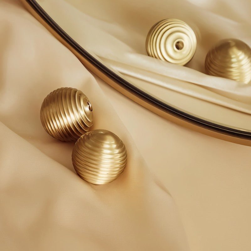 Ribbed Oval Cabinet Knobs, Vintage Kitchen & Wardrobe Hardware, Brushed Brass Finish, Set of 2, 1.2 x 1.1in