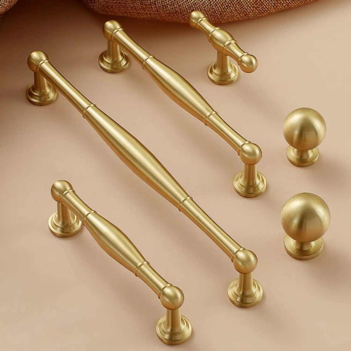 Cabinet Knobs & Drawer Pull Bars, Timeless Kitchen & Dresser Hardware, Comfortable Rounded Grip, Set of 2 in 3 Finishes, 0.7-7.6in