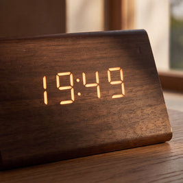 KEI: Houten Digitale Wekker