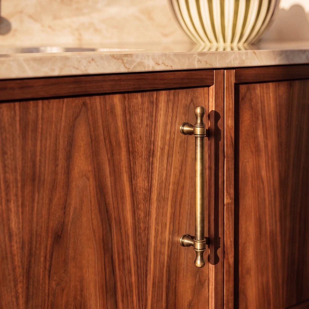 Antique Brass Cabinet Knobs & Drawer Pulls, Vintage Kitchen & Bathroom Hardware, Rust-Resistant Finish, Set of 2 Pieces, 0.7-12.6in