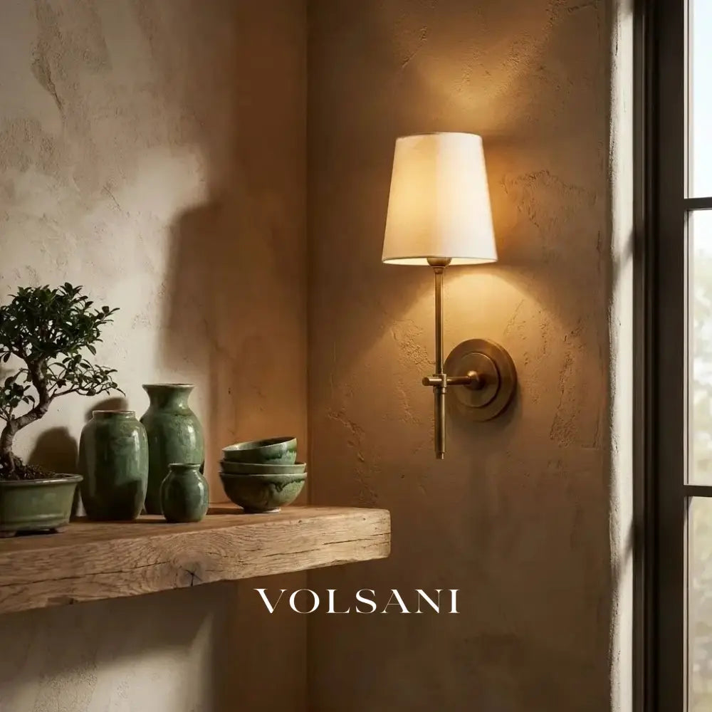 LOTTE: Wandlamp met Stoffen Kap (Messing) - Volsani