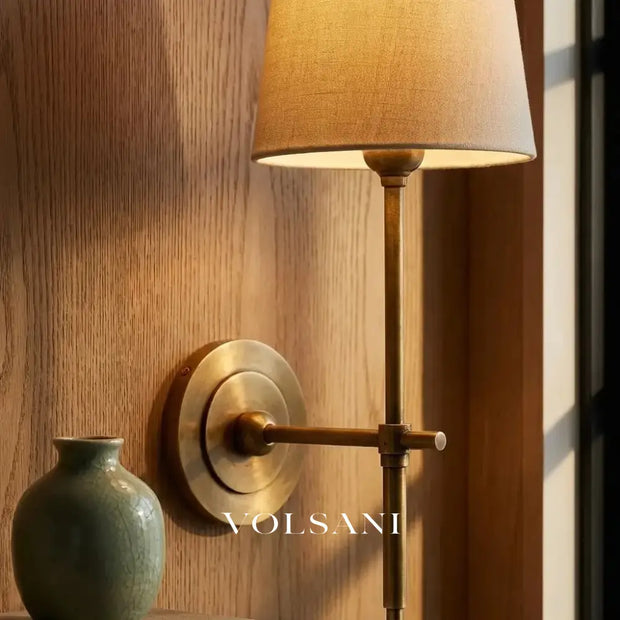 LOTTE: Wandlamp met Stoffen Kap (Messing) - Volsani