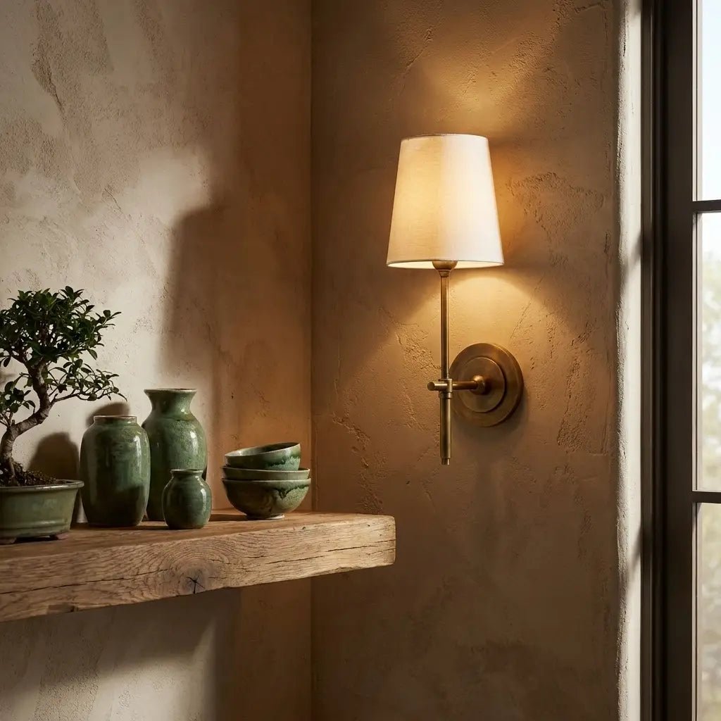 LOTTE: Wandlamp met Stoffen Kap (Messing) - Volsani