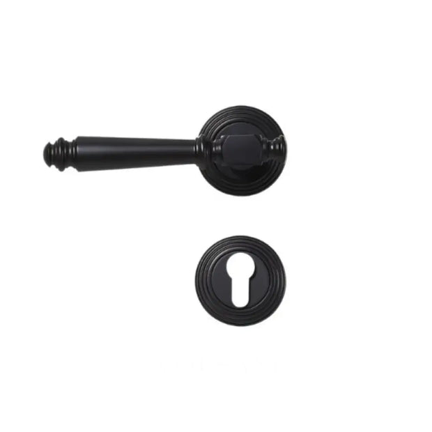 Louter Handle and Lock - L5.8’’(14.8cm) x H2.2’’(5.6cm) / With Escutcheon Plate / Matte Black