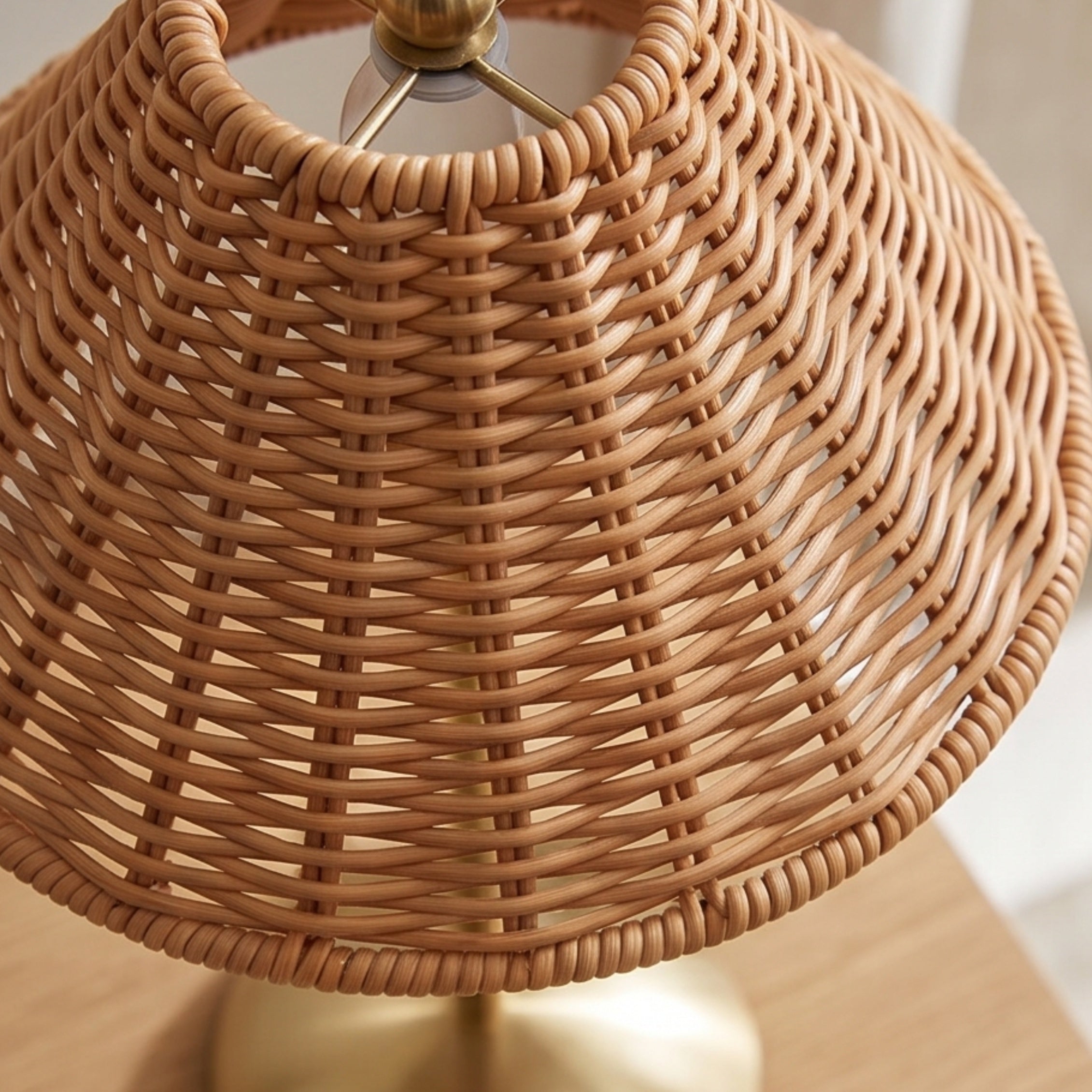 NAOKI: Draadloze Rotan Tafellamp
