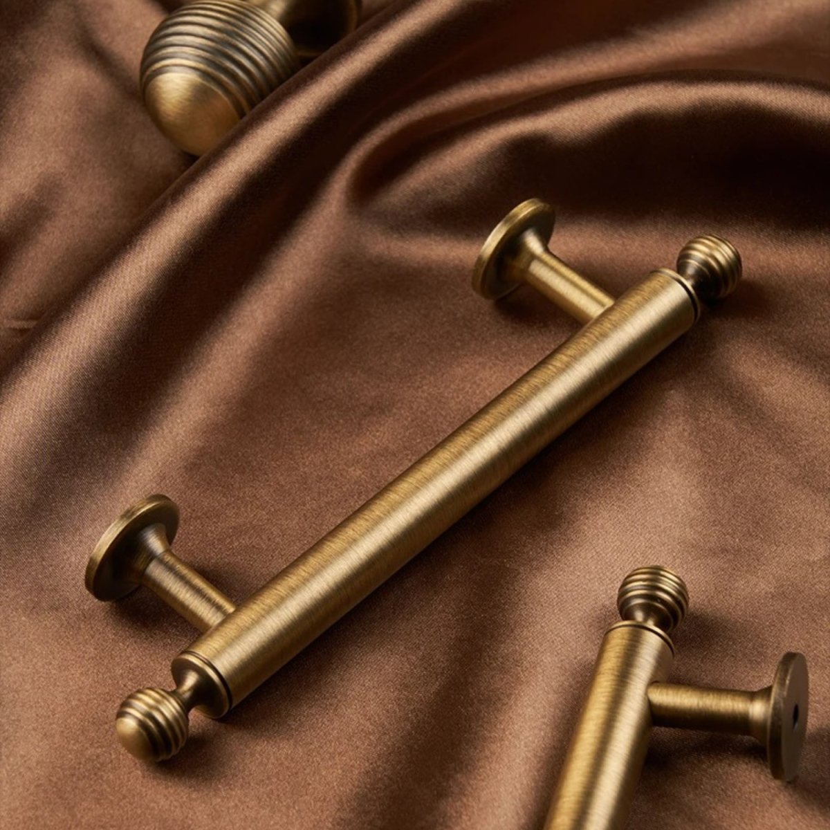 Solid Brass Cabinet Knobs & Drawer Pulls, Classic Kitchen & Dresser Hardware, Smooth Rounded Profile, Set of 2, 0.98-8.8in