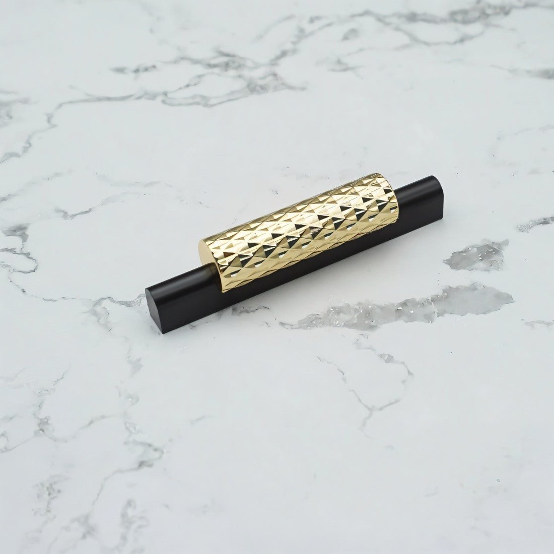 Diamond-Textured Aluminum Drawer Pulls, Modern Kitchen & Wardrobe Hardware, Gold-Tone or Black, Set of 2, 2.5-12.6in Hole Spacing