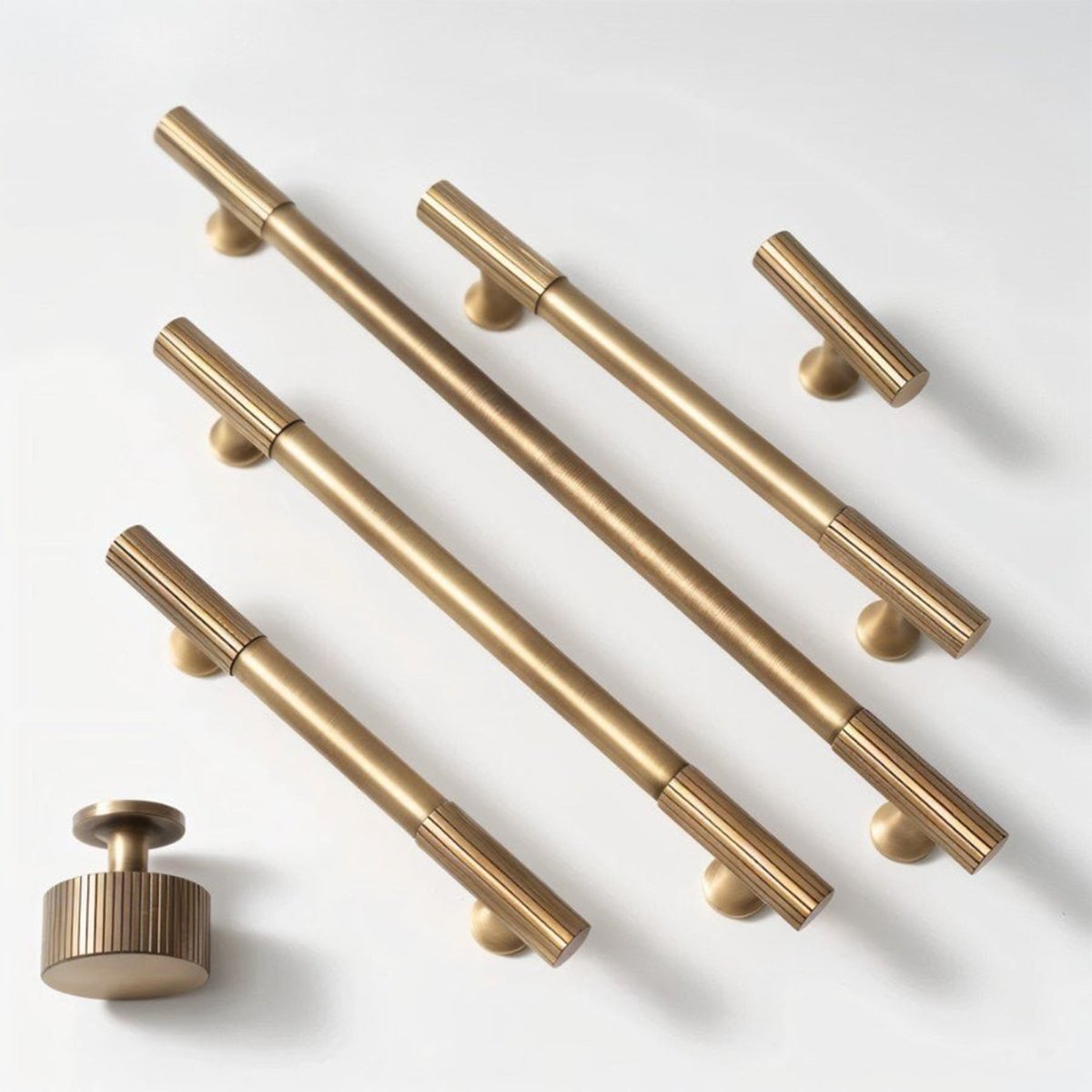 Knurled Brass Cabinet Knobs & Drawer Pulls, Classic Kitchen & Dresser Hardware, Antique Bronze Finish, Set of 2, 1.1-12.6in