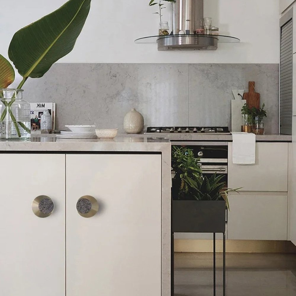 Natural Marble Cabinet Knobs, Nordic Kitchen & Wardrobe Hardware, Brass Base & Veined Stone, Set of 2 in 5 Patterns, 1.2-2.4in