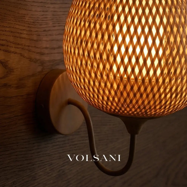 SORA: Rotan & Bamboe Wandlamp (Solar) - Volsani