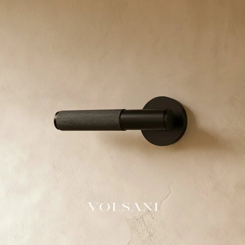 The Brass Door Handle - Night Black / Round / Passage