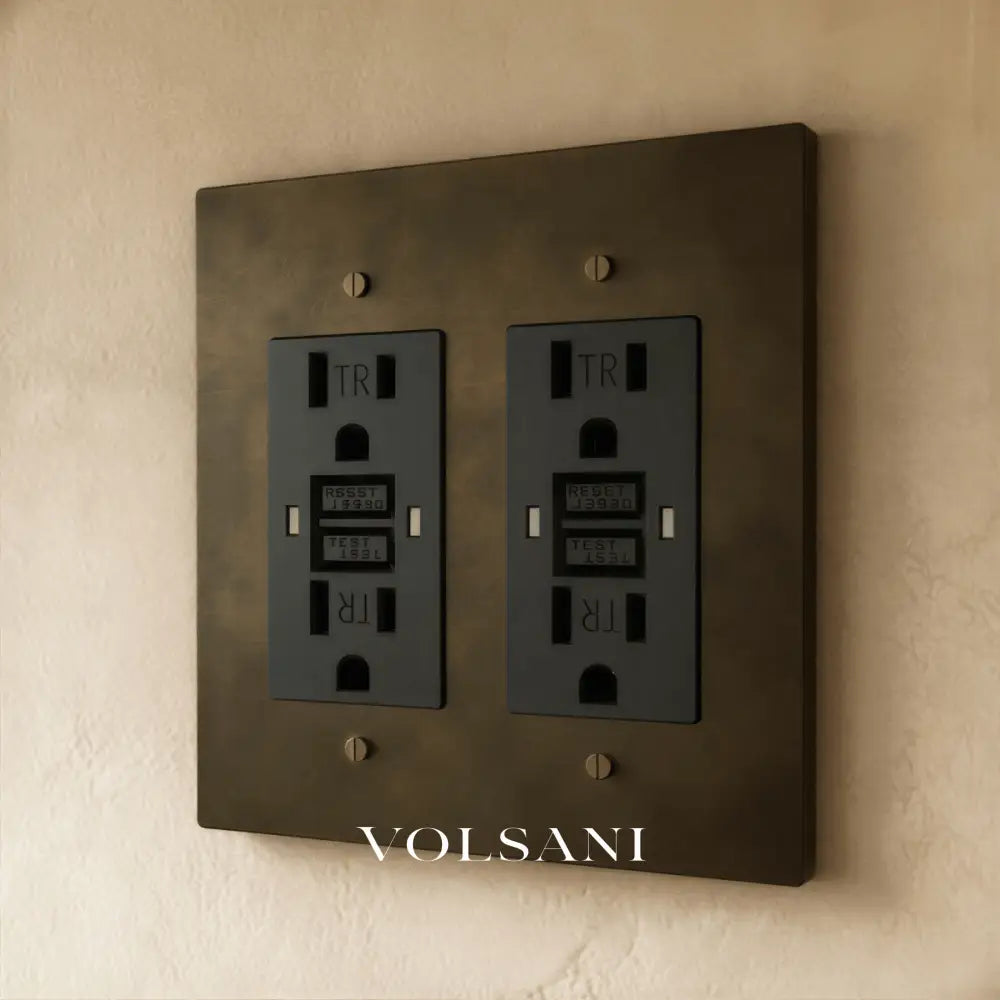 The Brass Outlet (1 to 4 Gang) - Vintage Brass with Patina / 2 Gang / GFCI