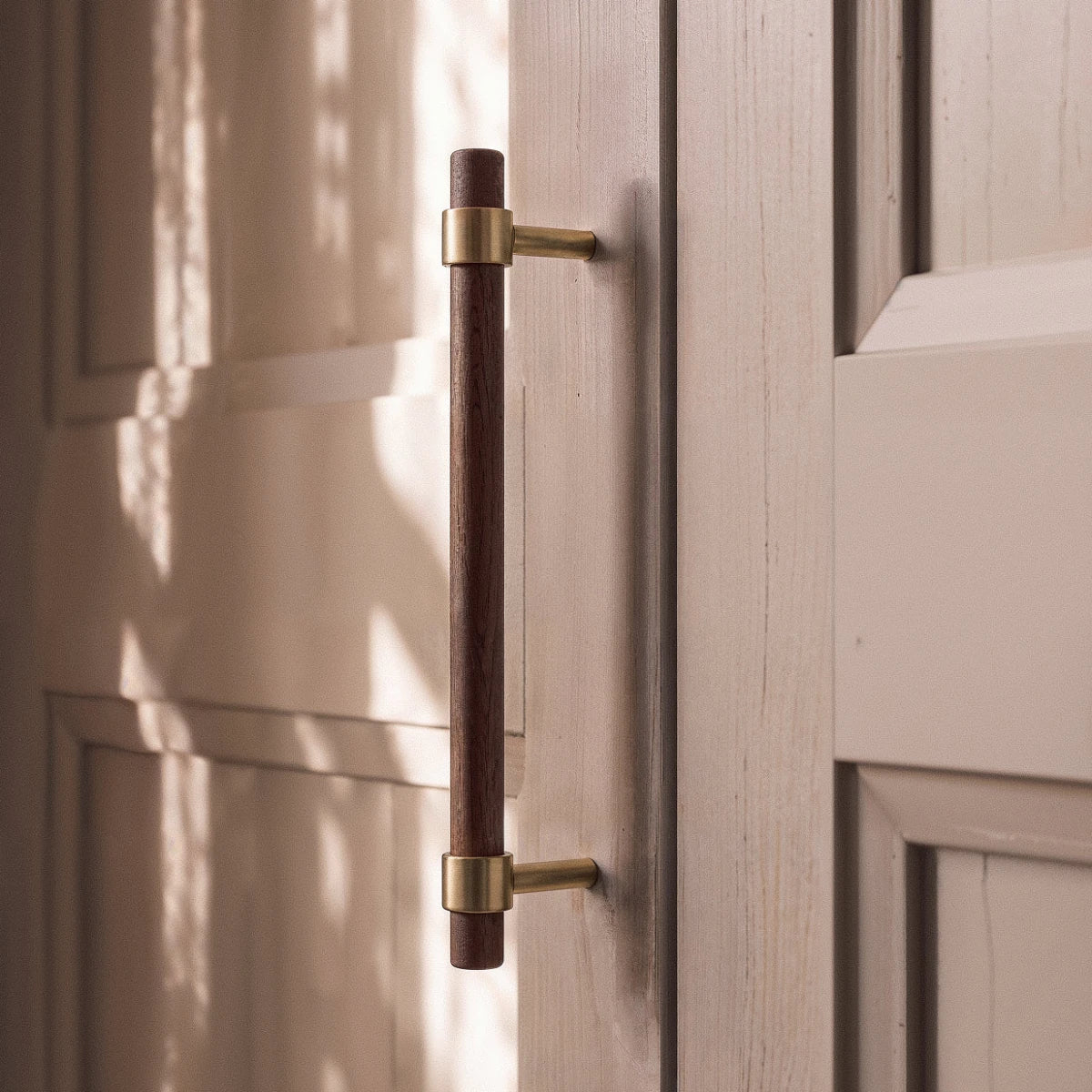 Wood & Brass Cabinet Knobs & Drawer Pull Bars, Scandinavian Kitchen & Wardrobe Hardware, Beech & Walnut Finish, Set of 2, 2.3-12.5in