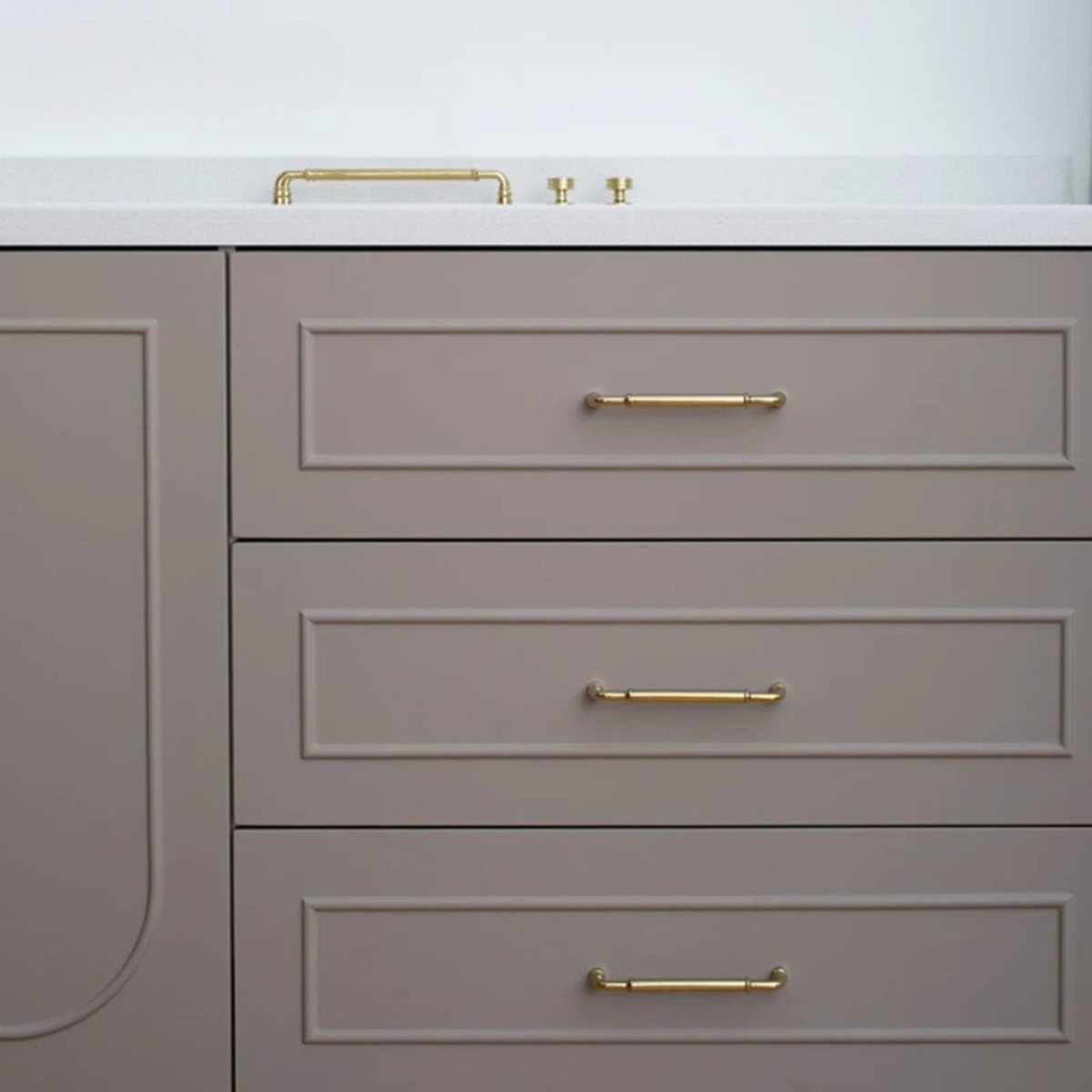 Gold-Finish Cabinet Knobs & Drawer Pull Bars, Modern Kitchen & Dresser Hardware, Ergonomic Grip, Set of 2 Pieces, 1.2-8.8in