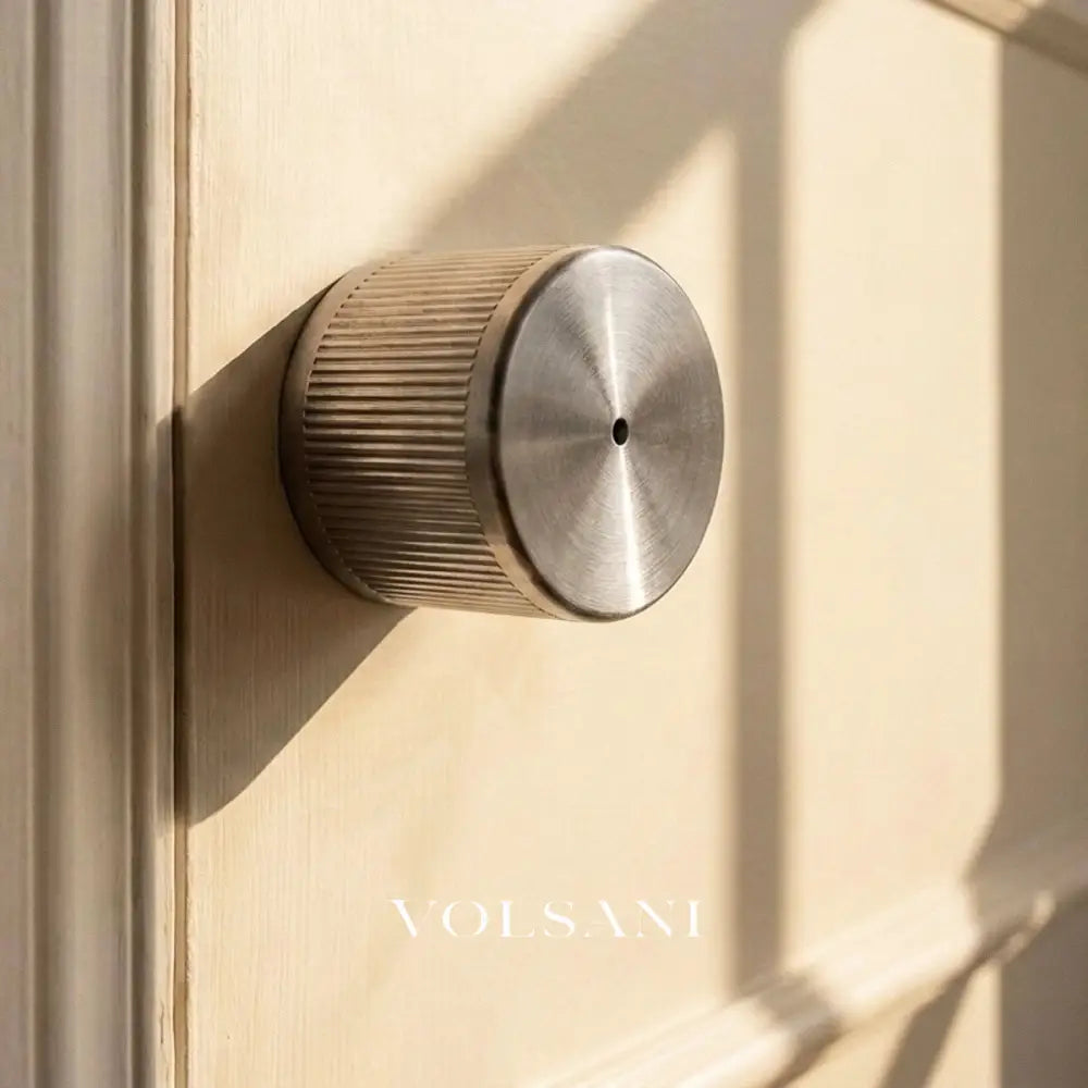 Vorn Handle and Lock