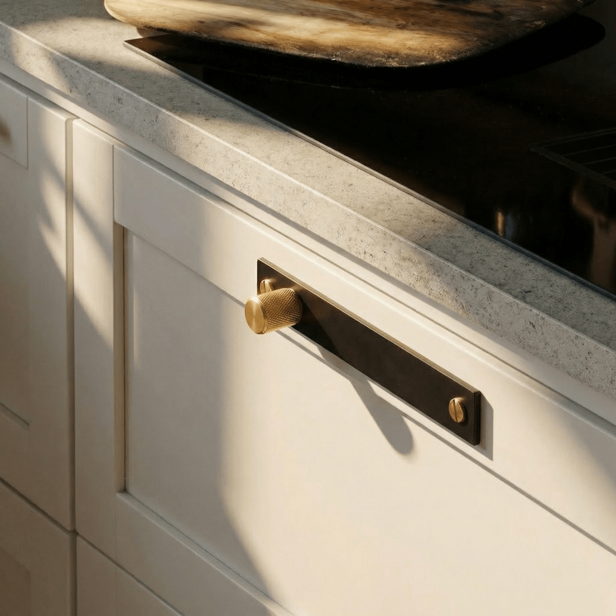 Knurled Brass Cabinet Knobs & Pull Bars, Industrial Kitchen & Wardrobe Hardware, Fluted Legs, Set of 2 With or Without Backplate, 0.7-6.3in