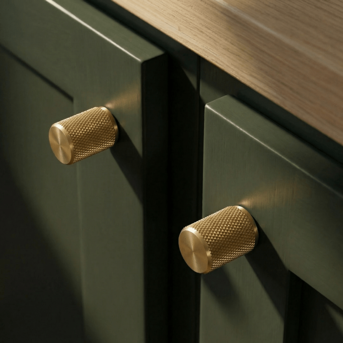 Knurled Brass Cabinet Knobs & Pull Bars, Industrial Kitchen & Wardrobe Hardware, Fluted Legs, Set of 2 With or Without Backplate, 0.7-6.3in